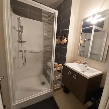 A 50 M De La Apartment *