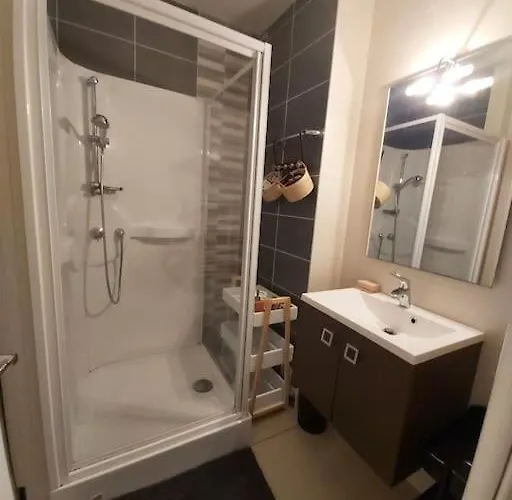 A 50 M De La דירה *