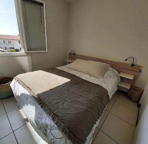 A 50 M De La * סורטס הוסגור